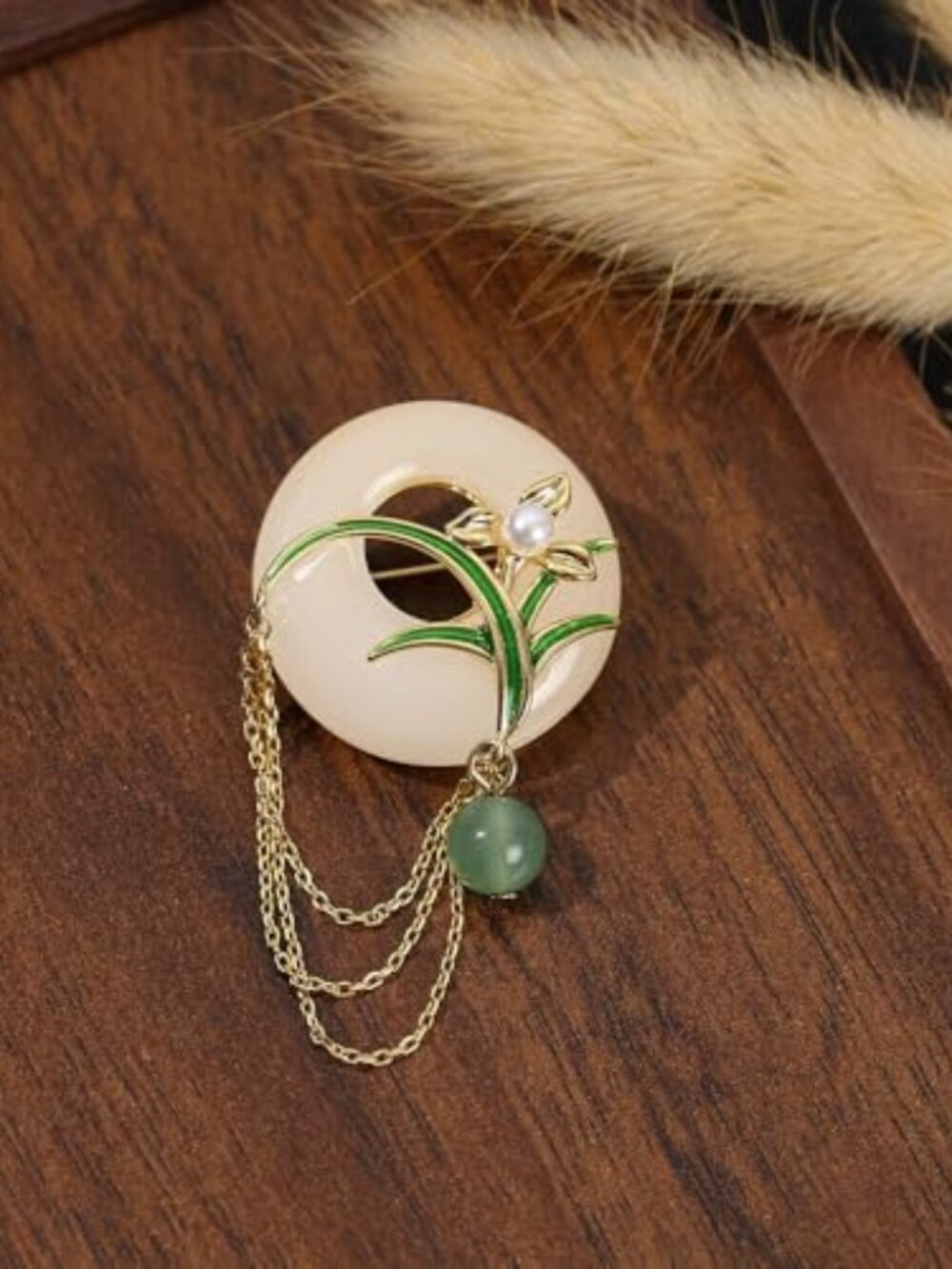 Elegant Brooch Pin for Women, Gold Tassel Pendant Vintage Floral Jewelry